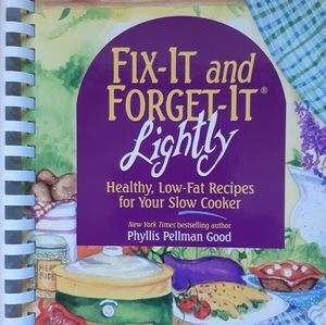 🐞$5 add-on with $20+  Slow cooker recipe book.